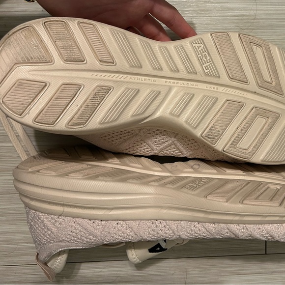 Like New APL Techloom Phantom Tennis Shoes - Picture 9 of 12